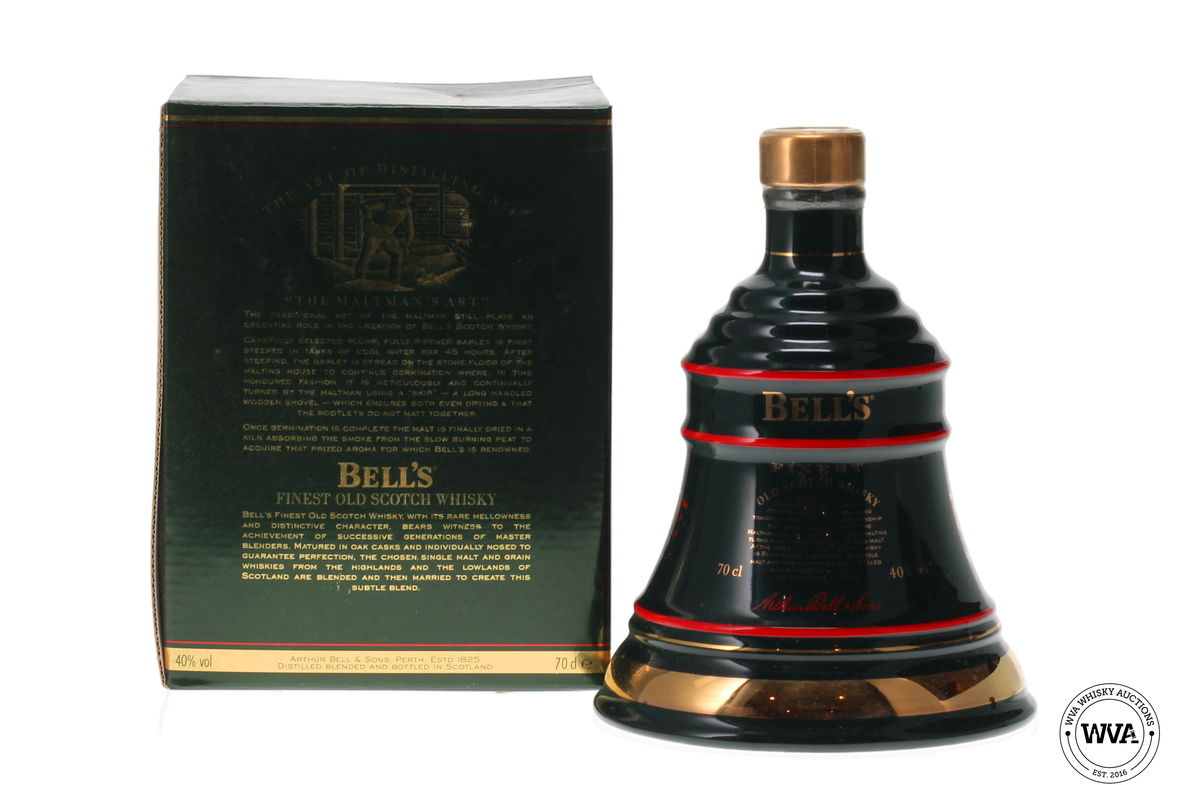 BELLS DECANTER CHRISTMAS 1993