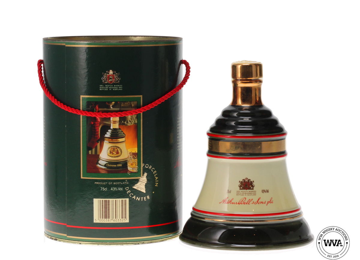 BELLS DECANTER CHRISTMAS 1988