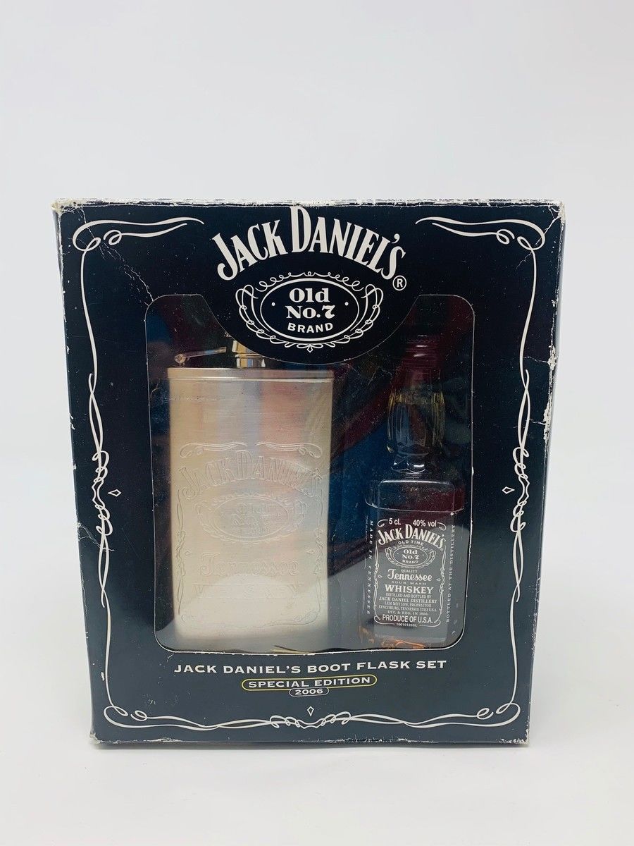JACK DANIELS OLD NO 7 MINIATURE AND HIP FLASK
