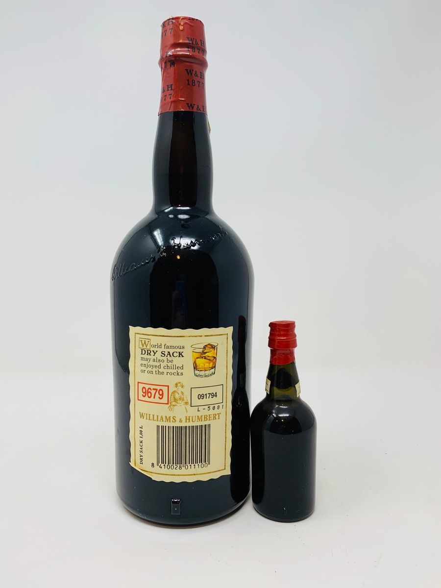 WILLIAMS & HUMBERT DRY SACK SHERRY 1LTR WITH MINIATURE