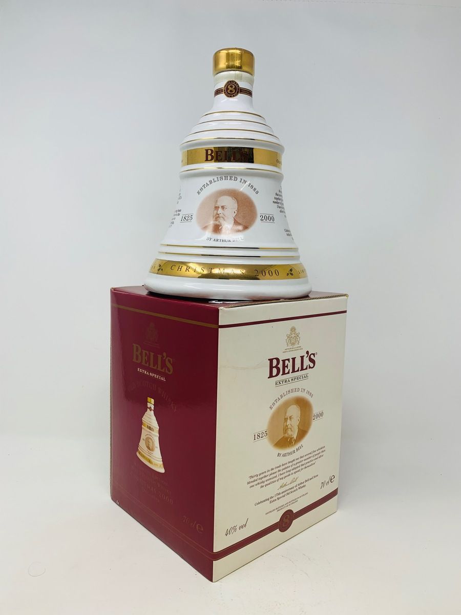 BELLS DECANTER CHRISTMAS 2000