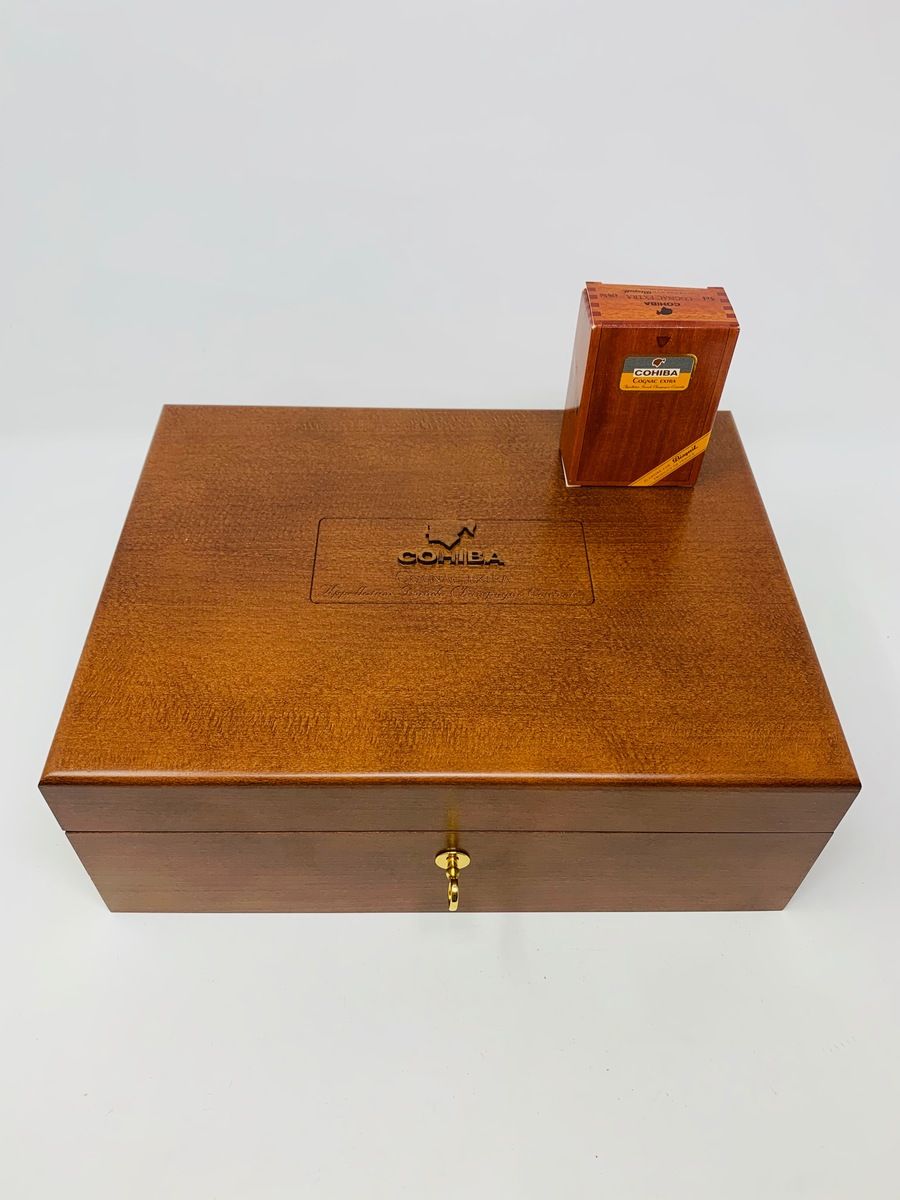 BISQUIT COHIBA - HUMIDOR AND MINIATURE