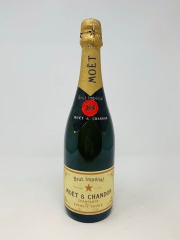 MOET & CHANDON CHAMPAGNE