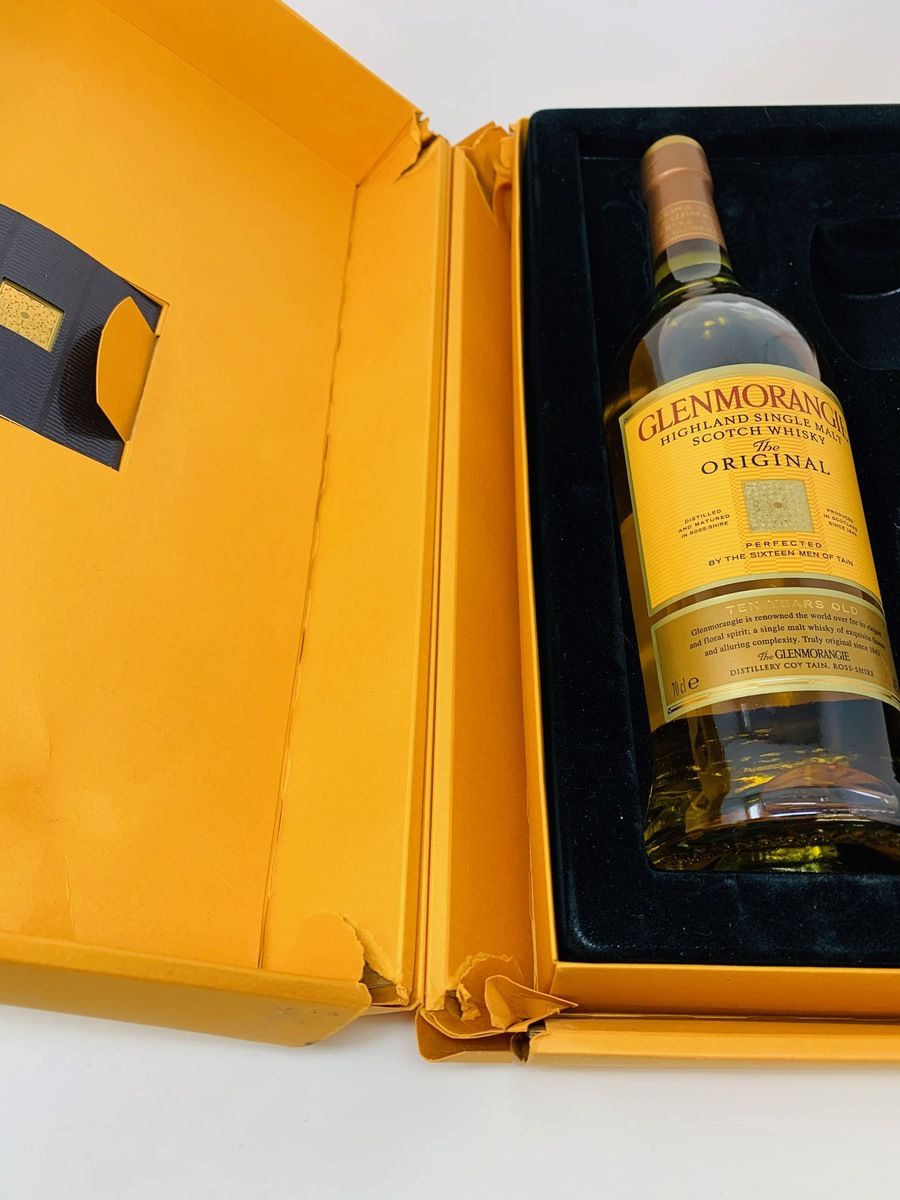 GLENMORANGIE ORIGINAL 10 YEAR OLD WITH GLASSES